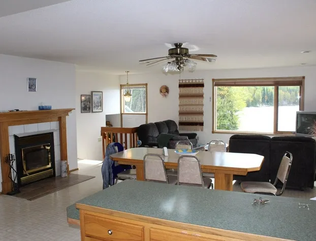 Spruce Forest Lakeside B&B hotel detail image 4