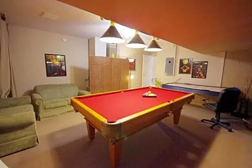 Minnie's Marvel hotel hero