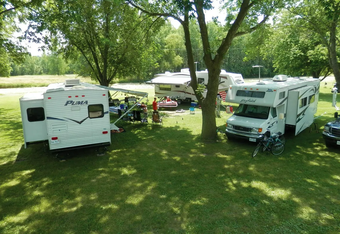 Sunset Lakes RV Resort hotel hero