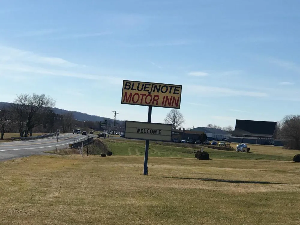 Blue Note Motor Inn hotel hero