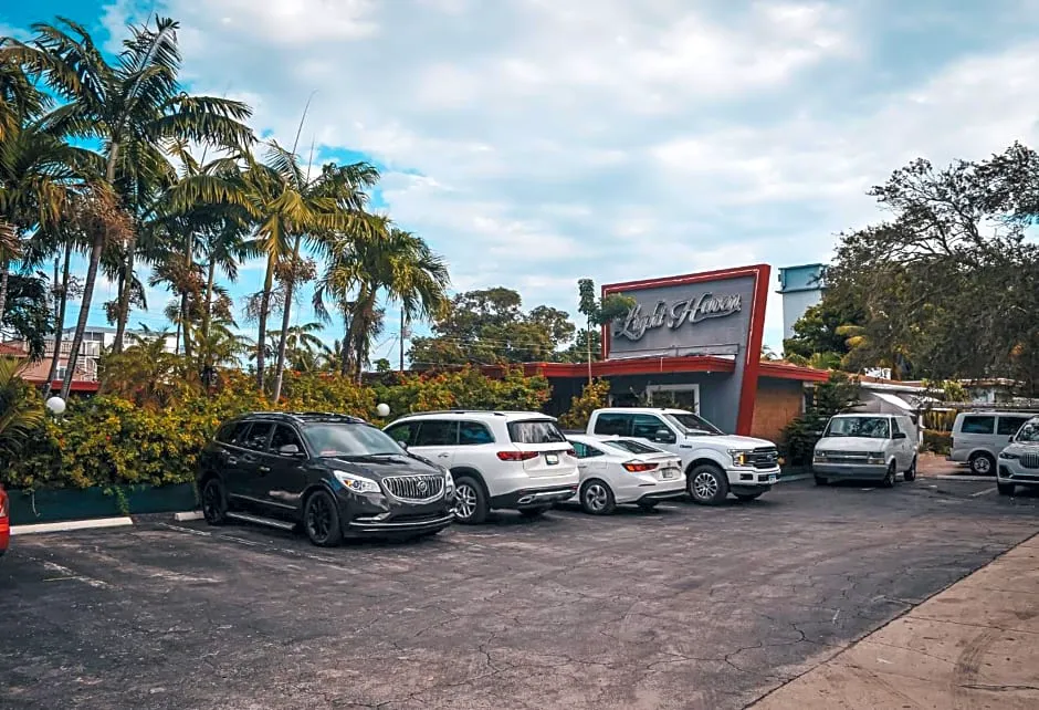 Hollywood Light Haven Lodge hotel hero