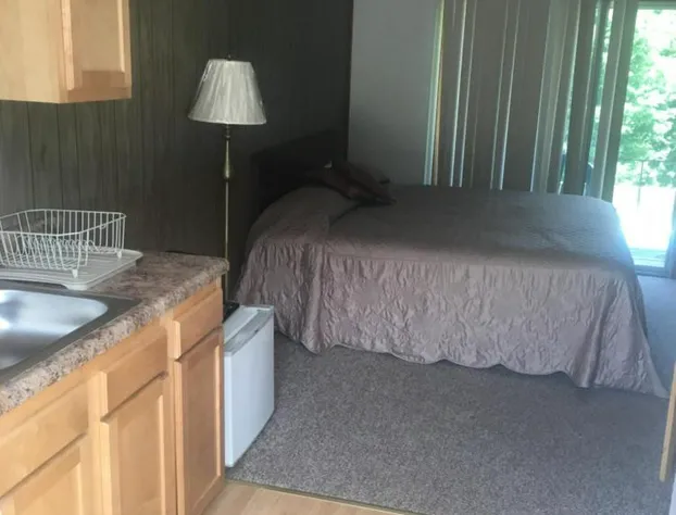 Michael Dee's Apartments hotel detail image 4