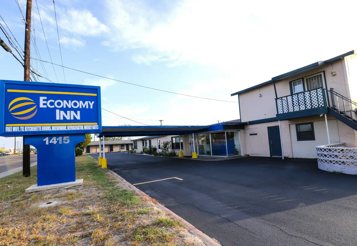Economy Inn Kingsville hotel hero
