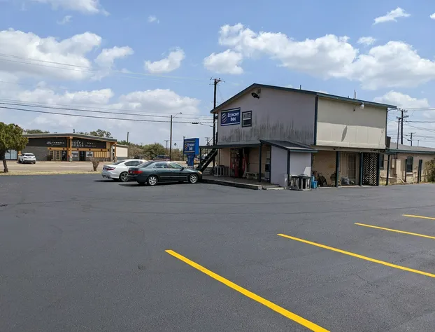 Economy Inn Kingsville hotel detail image 4