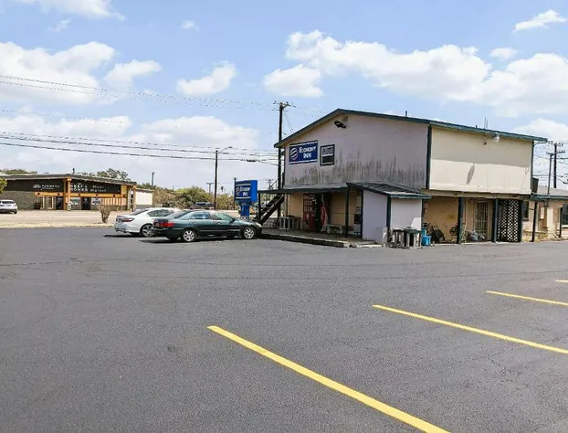 Economy Inn Kingsville hotel detail image 3