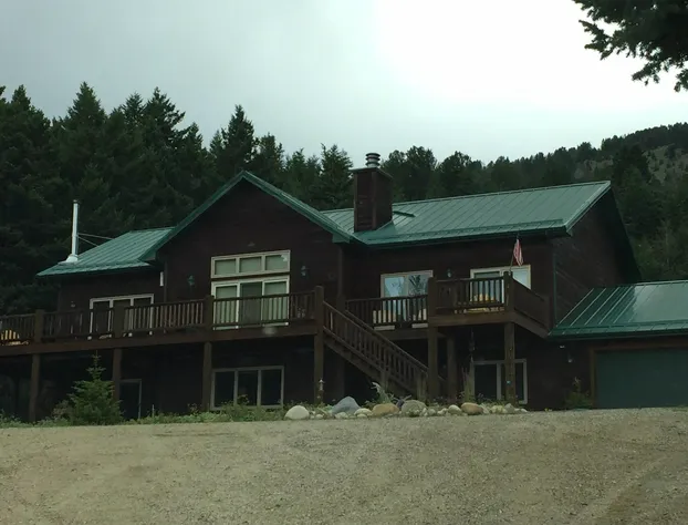 Two Bears Inn Bed & Breakfast hotel detail image 1