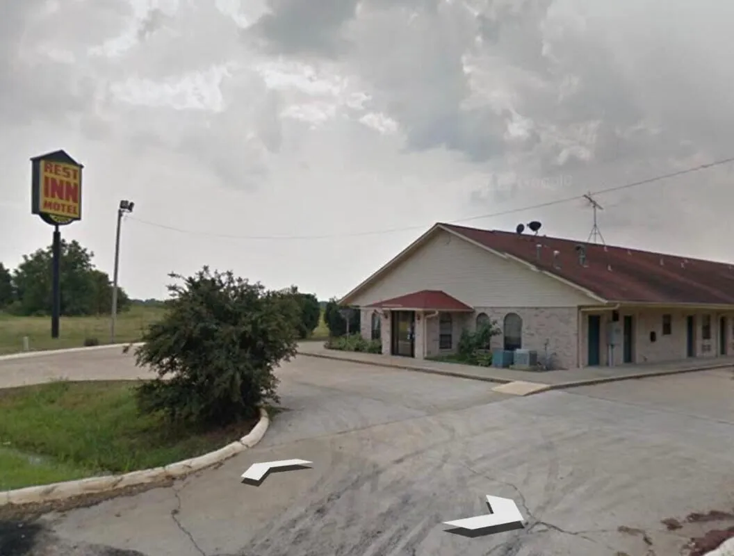 Rest Inn Motel hotel hero