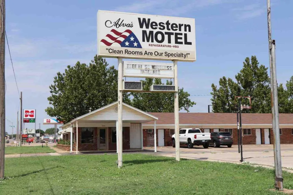 Western Motel hotel hero