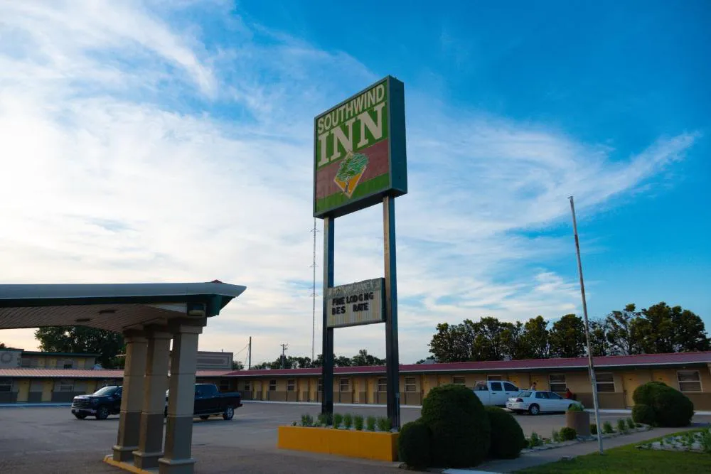 South Wind Inn hotel hero