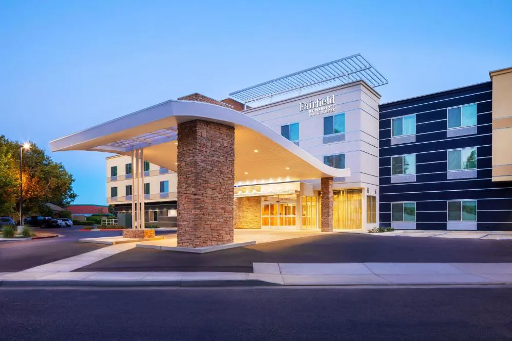 Fairfield Inn & Suites by Marriott Fresno North/Shaw Avenue hotel hero
