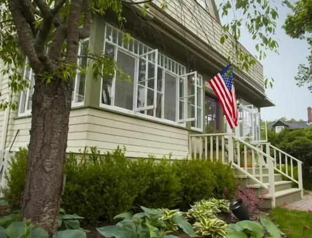 Inn on Shore Road hotel detail image 2