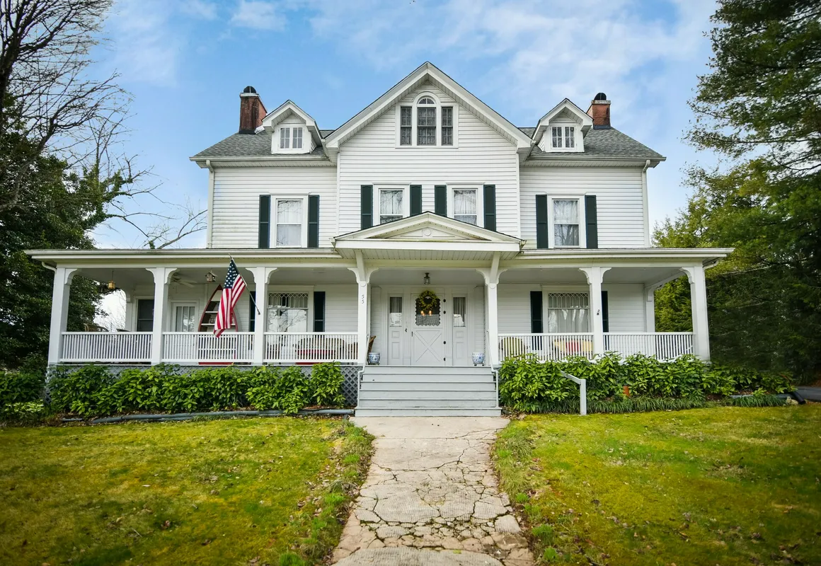 Love Lane Bed & Breakfast hotel hero