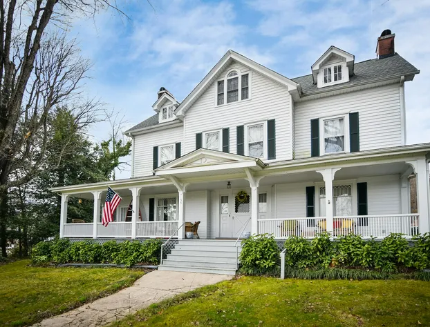 Love Lane Bed & Breakfast hotel detail image 1