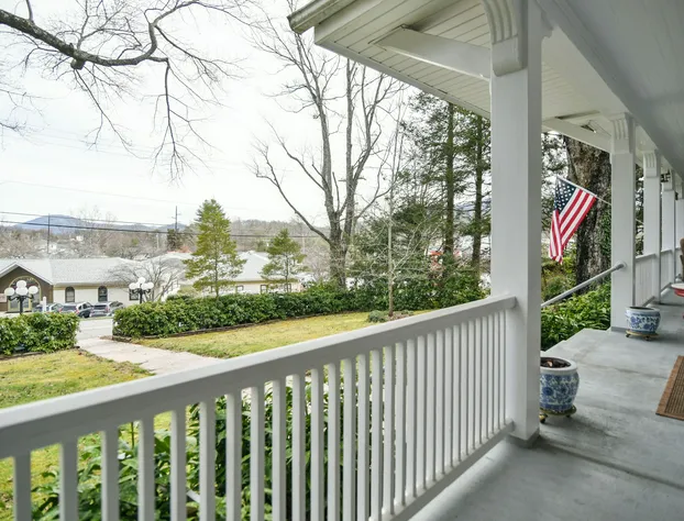 Love Lane Bed & Breakfast hotel detail image 3