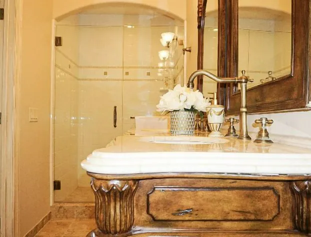 River Rd. Mansion hotel detail image 1