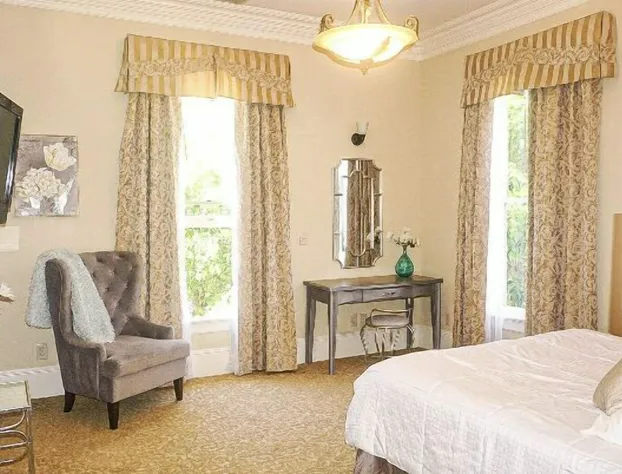 River Rd. Mansion hotel detail image 2