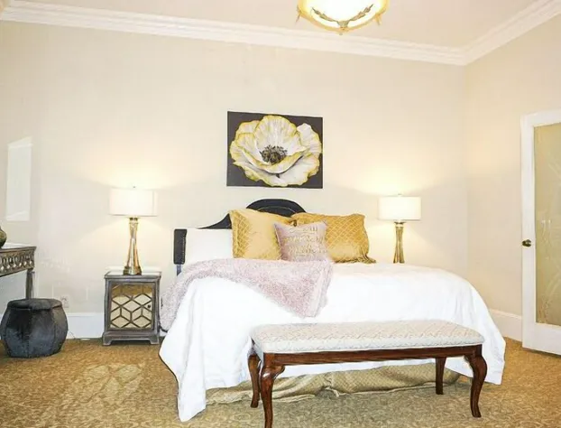 River Rd. Mansion hotel detail image 3