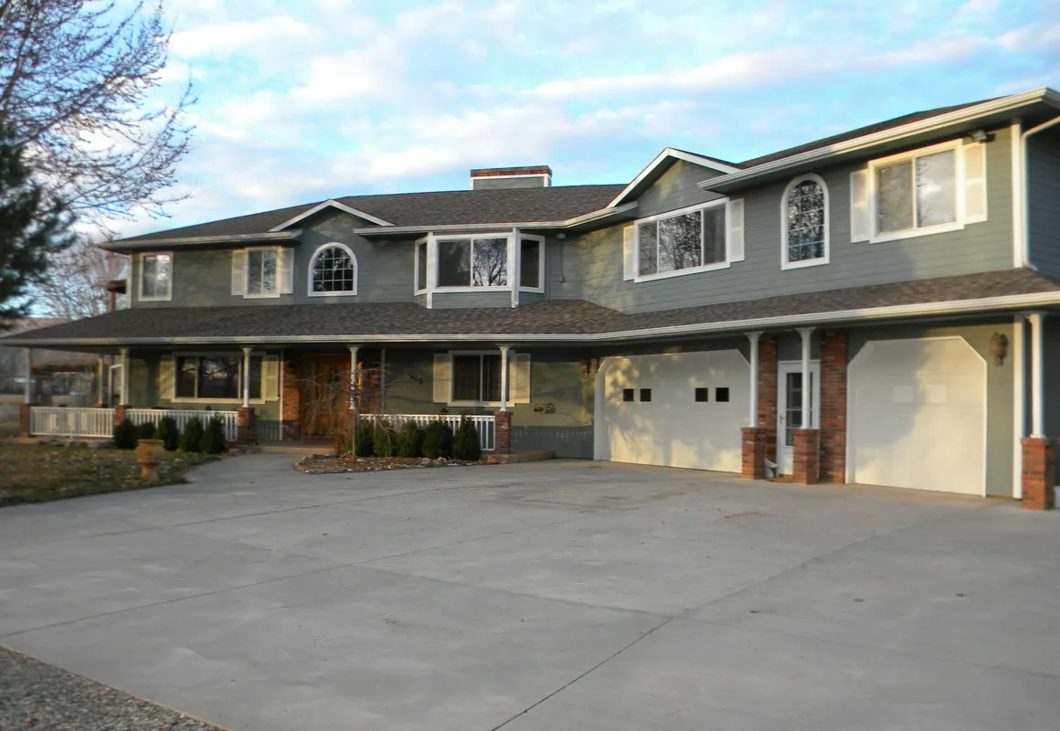 Dancing Moon Bed & Breakfast hotel hero