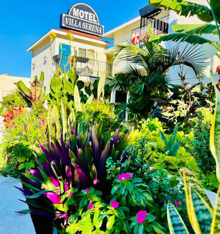 Villa Serena hotel hero