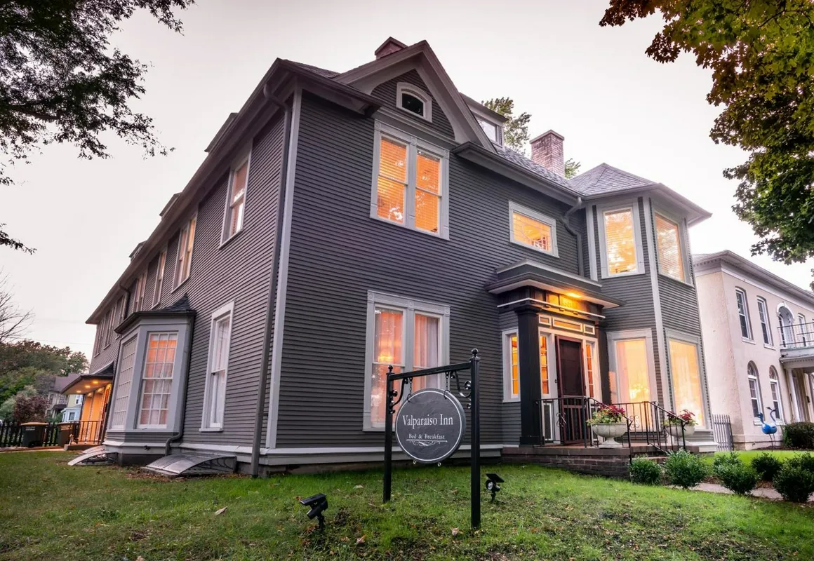 Valparaiso Inn Bed & Breakfast hotel hero