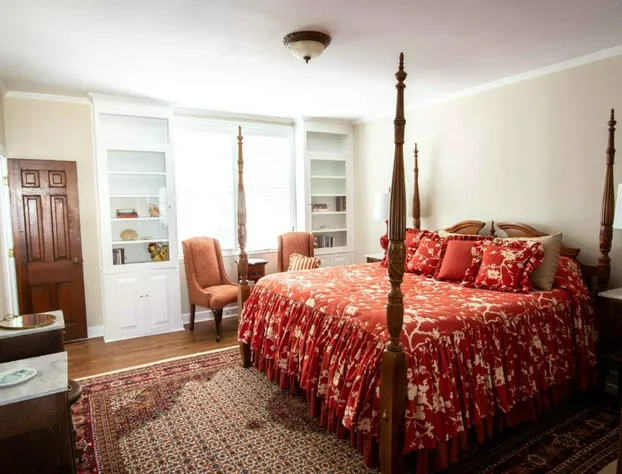 Valparaiso Inn Bed & Breakfast hotel detail image 3