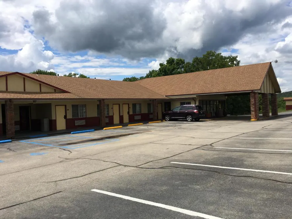 Village Inn of Hardy hotel hero