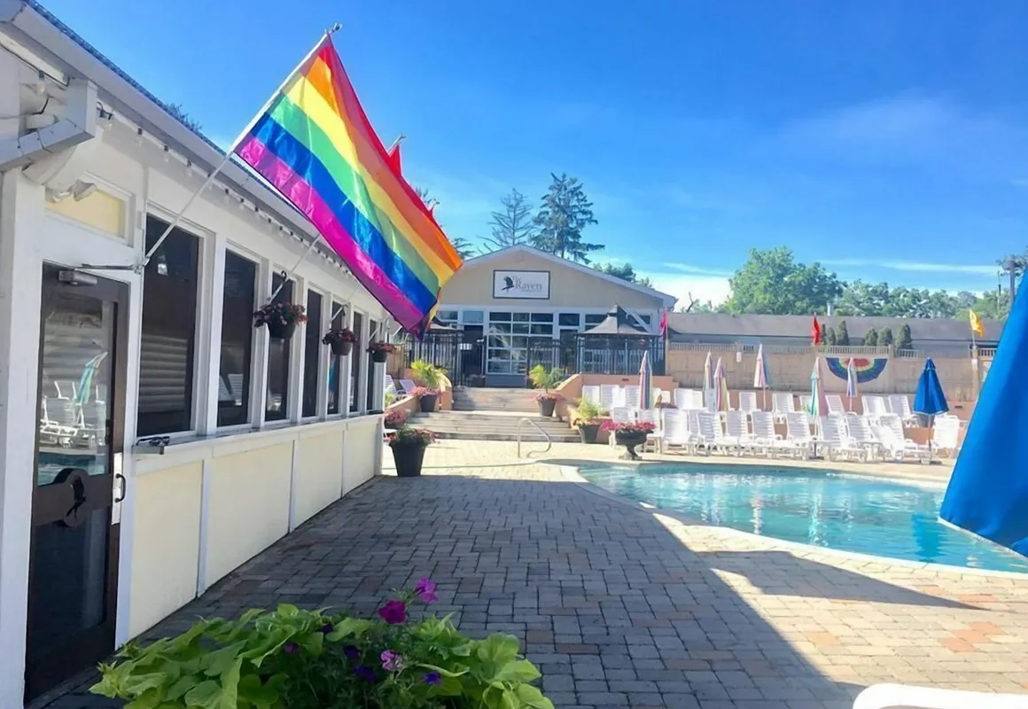 The Raven Resort hotel hero