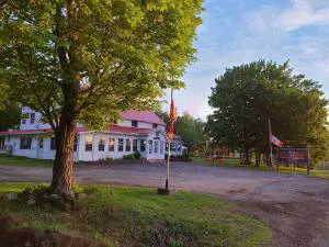 Crabbe Mountain Inn hotel hero