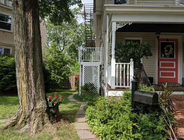 Montclair Apartment hotel detail image 1