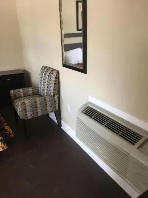 Suburbans Lavilla Inn hotel detail image 1