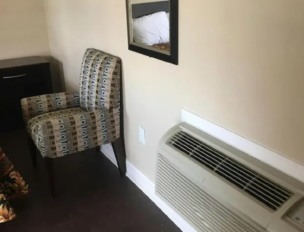 Suburbans Lavilla Inn hotel detail image 2