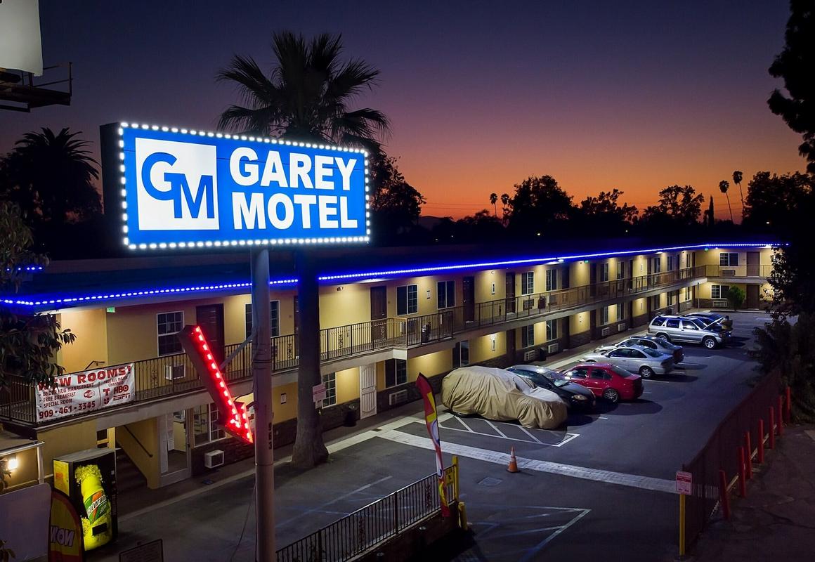 Garey Motel hotel hero