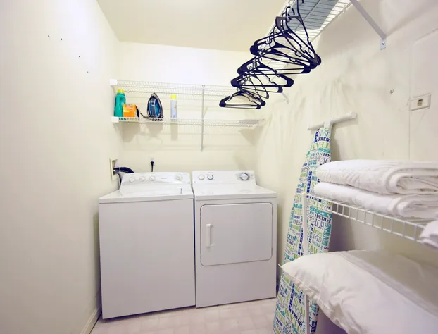 Lux Townhouse Walk to All Sleeps 6 Adults hotel detail image 4