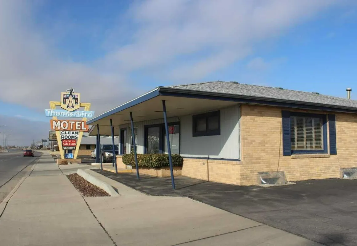 Thunderbird Motel hotel hero