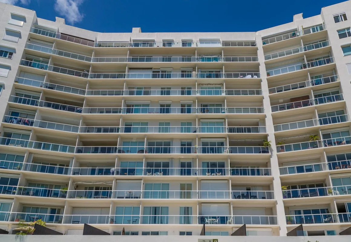 ARENA Stunning 2 BDR Beachfront- Designer Vibes hotel hero