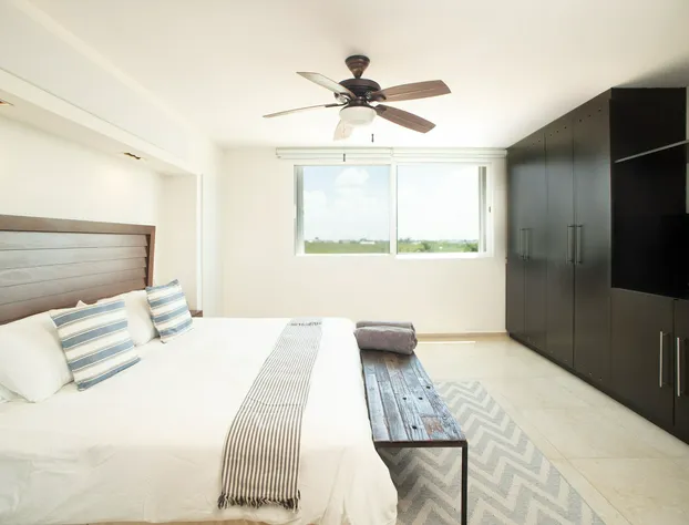 ARENA Stunning 2 BDR Beachfront- Designer Vibes hotel detail image 4