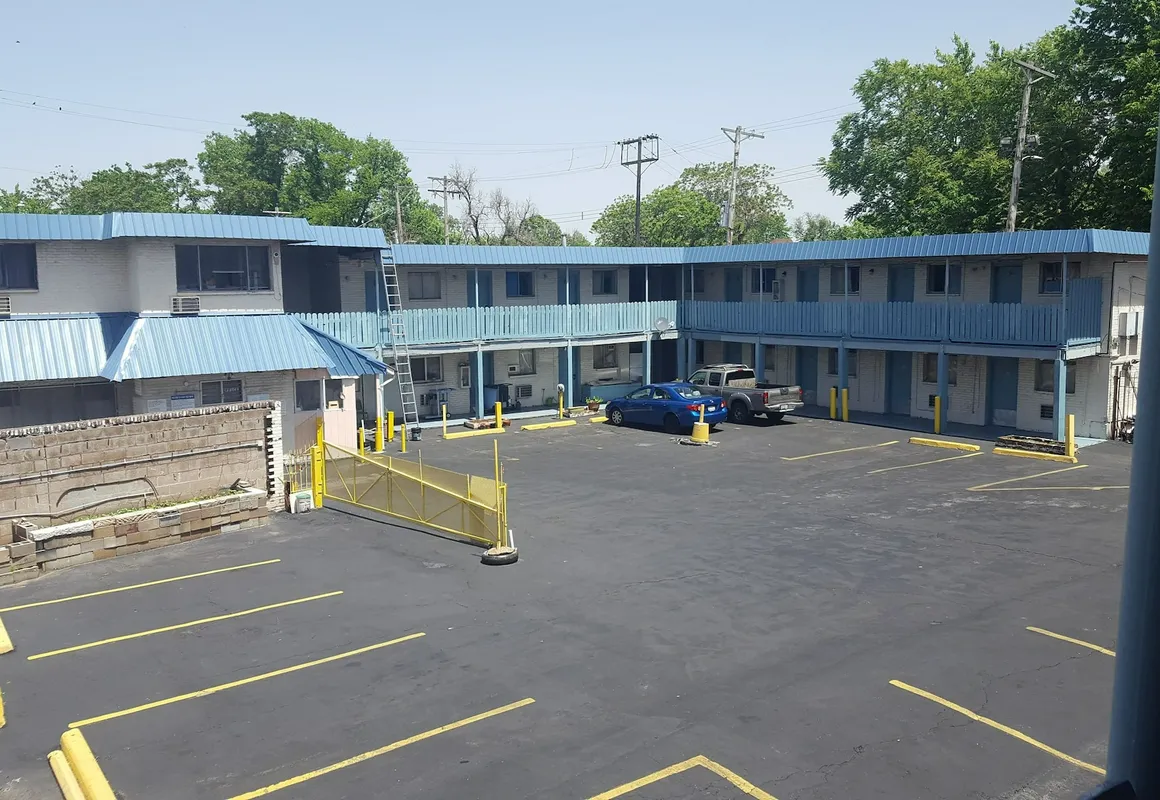 Guest Host Motel hotel hero