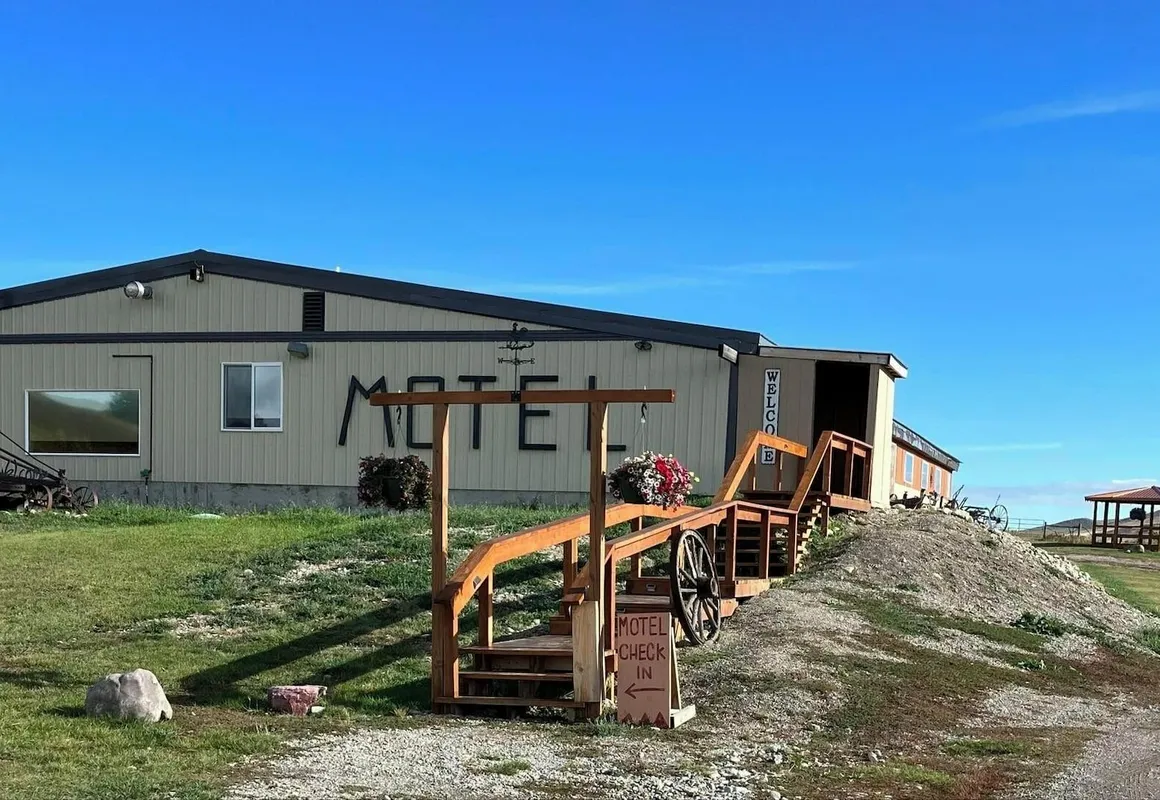 Hooks Hideaway Motel hotel hero