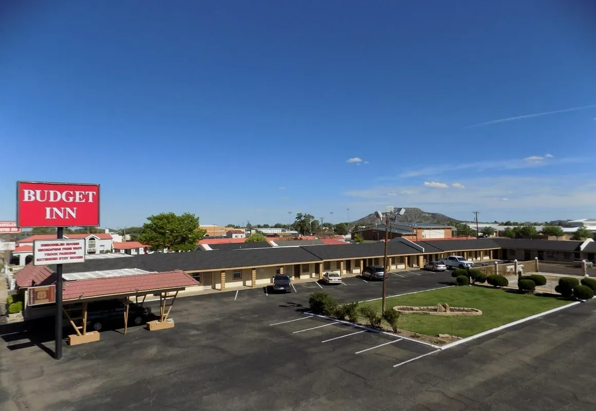 Budget Inn hotel hero