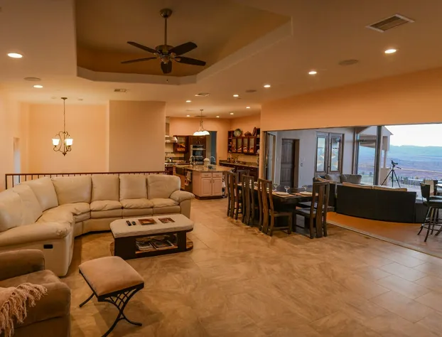 Oasis on the Rim hotel detail image 3