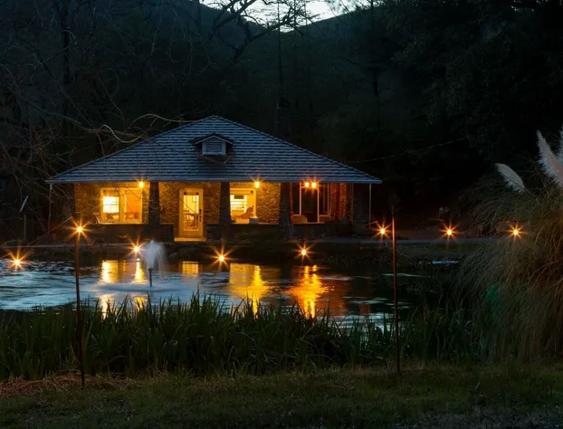 Bed & Barrel at Stonehouse Cellars hotel detail image 1