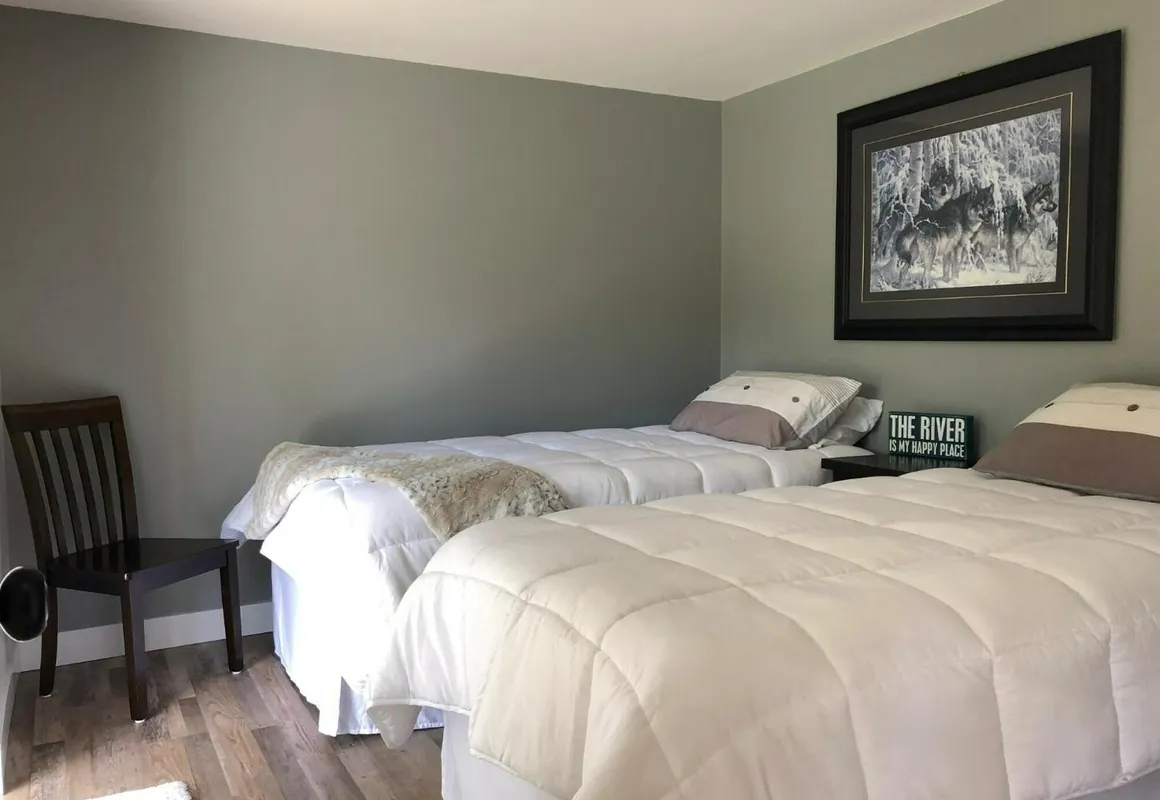 Wolfs Den on the River hotel hero