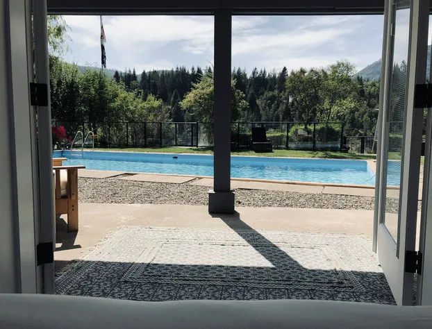 Wolfs Den on the River hotel detail image 3