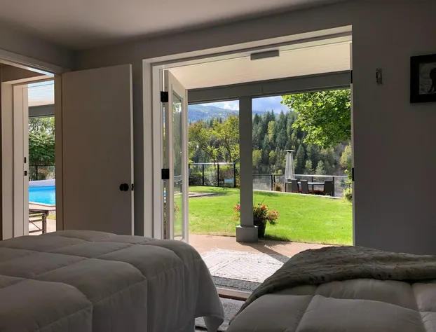 Wolfs Den on the River hotel detail image 4