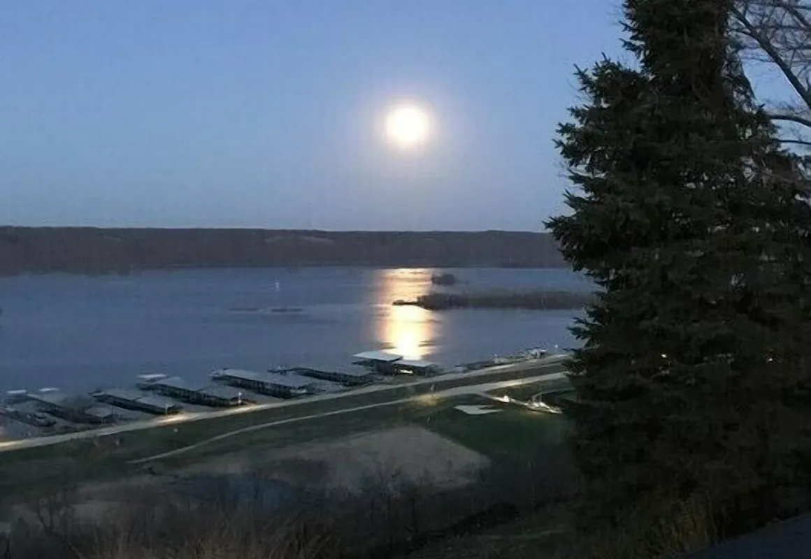 Eagle View Motel & Retreat hotel hero