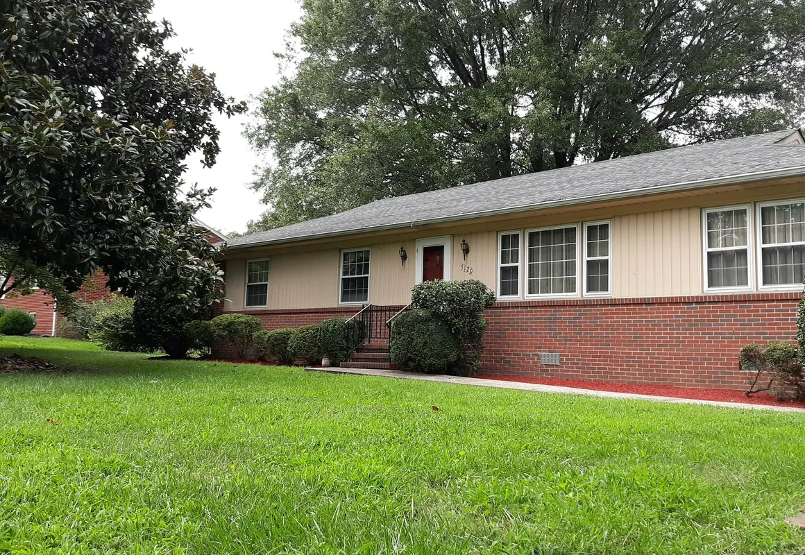 A house full of steel balls and games hotel hero