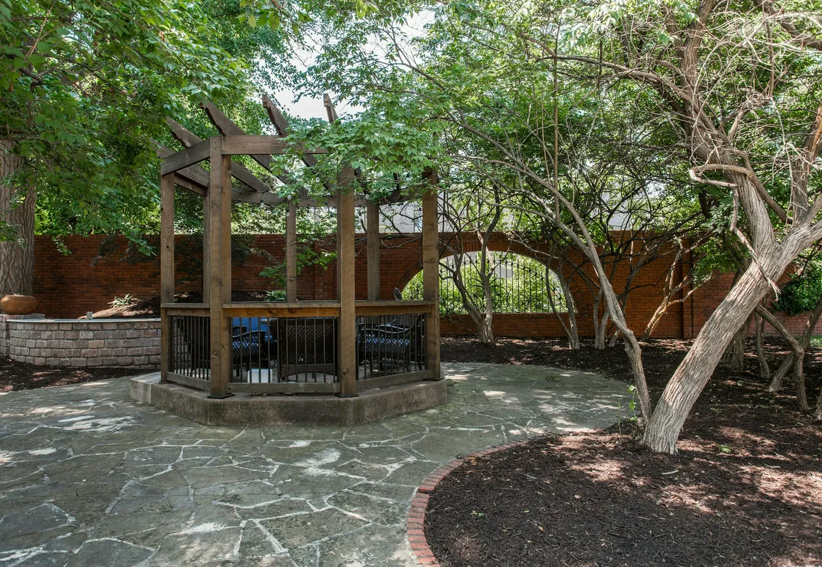 Oak Street Mansion hotel hero