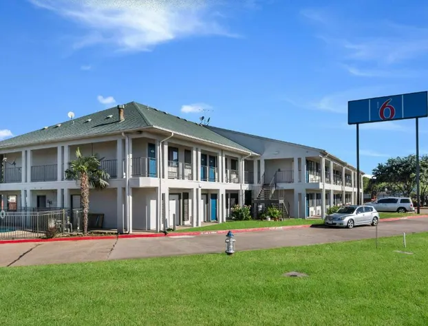 Motel 6 Irving, TX - Loop 12 hotel detail image 1