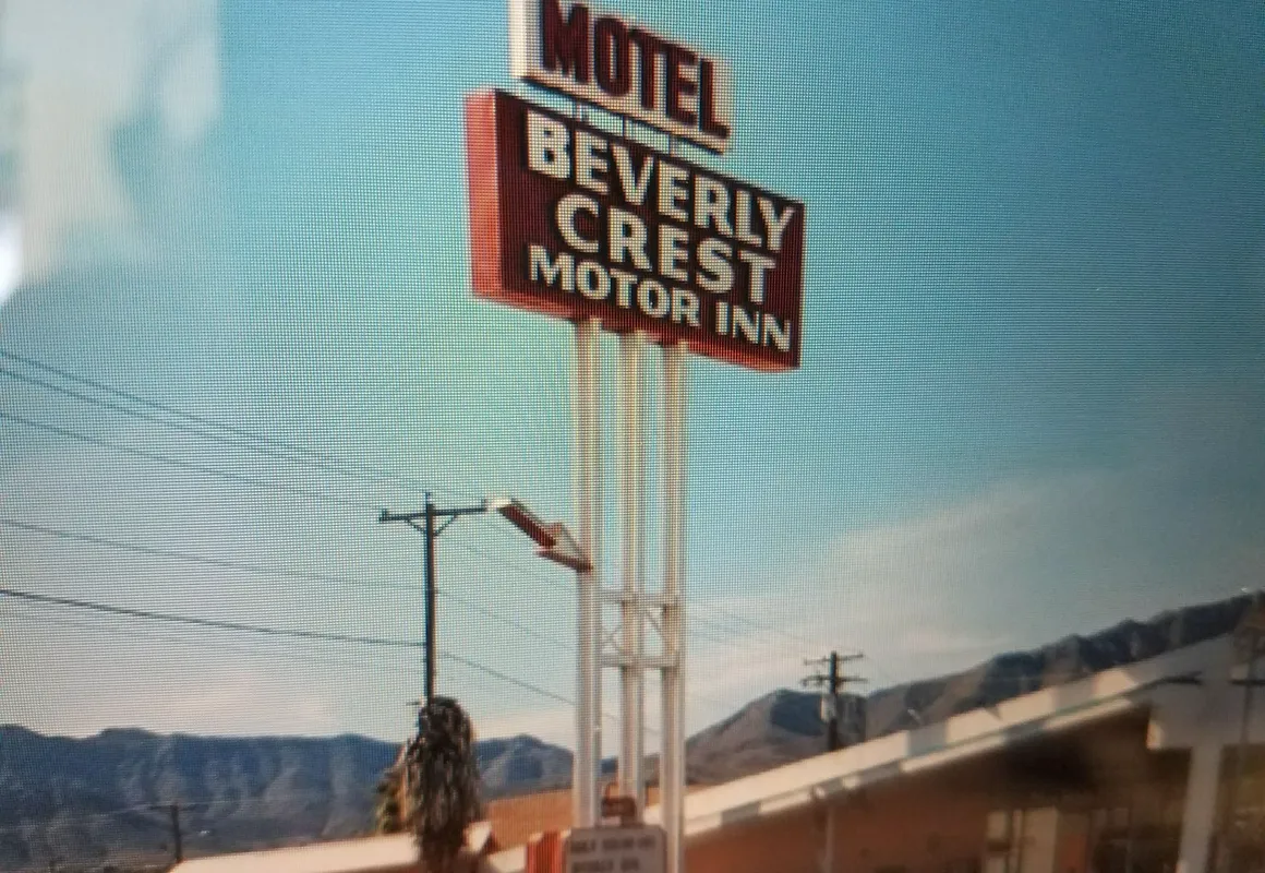 Beverly Crest Motor Inn hotel hero