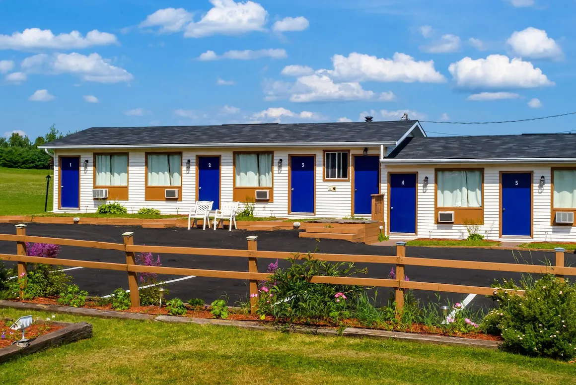 Winds Motel hotel hero